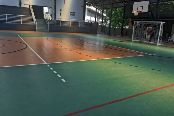 Quadra antiga antes da troca do piso. Clube Atlético Mineiro, Minas Gerais.